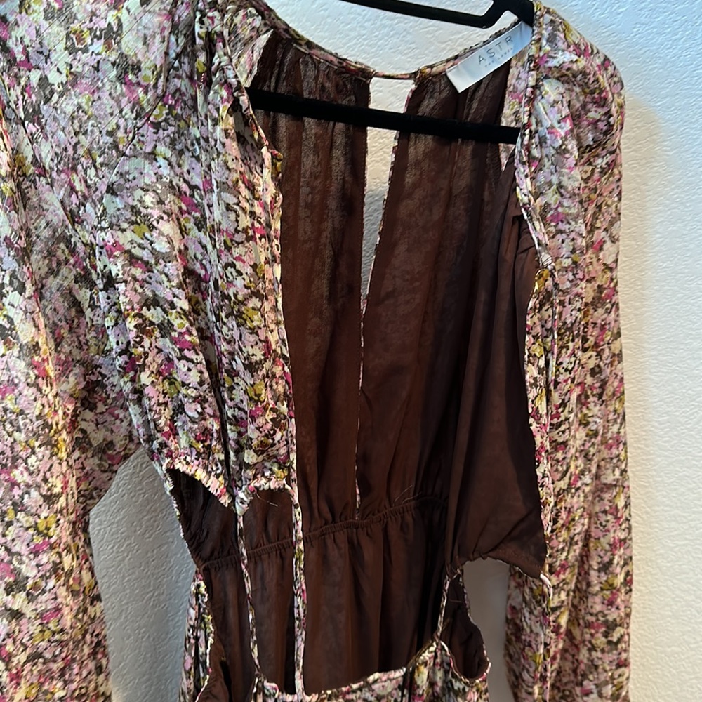 Astr Floral Midi Dress in Pink and Cream - Picture 6 of 10